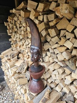 Beeld op voet (ca 84 cm)