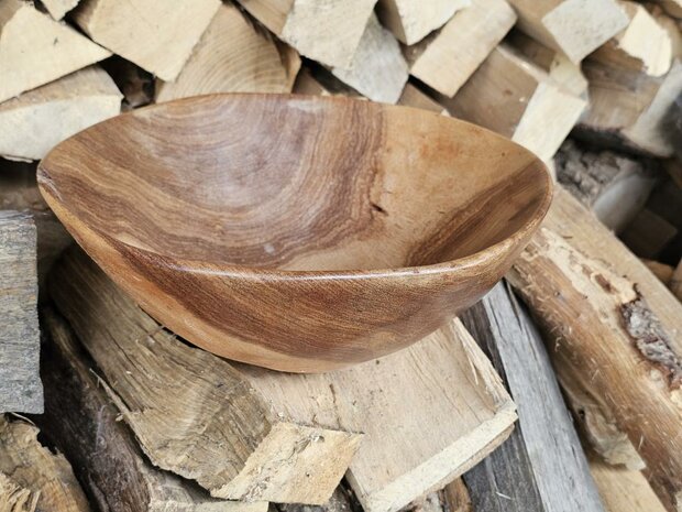 Schaal op standaard (ca 29 cm)