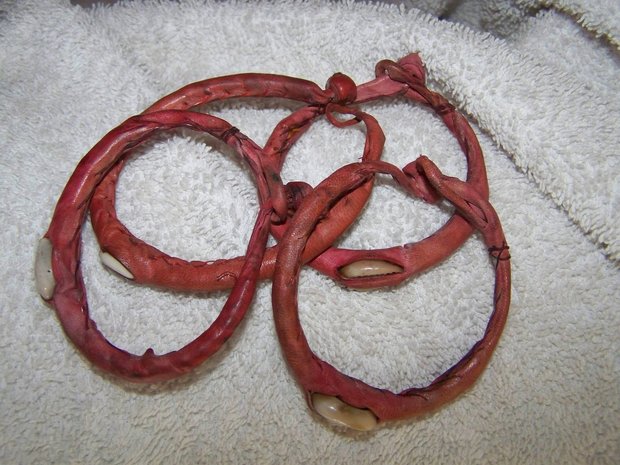 Armband leder met sluiting - rood (schelp)